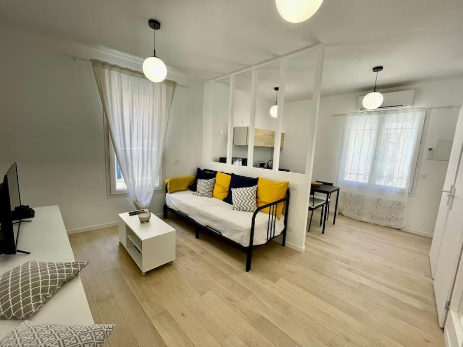 Studio entièrement rénové, situé au cœur du Quartier Haut Sète Esterno foto